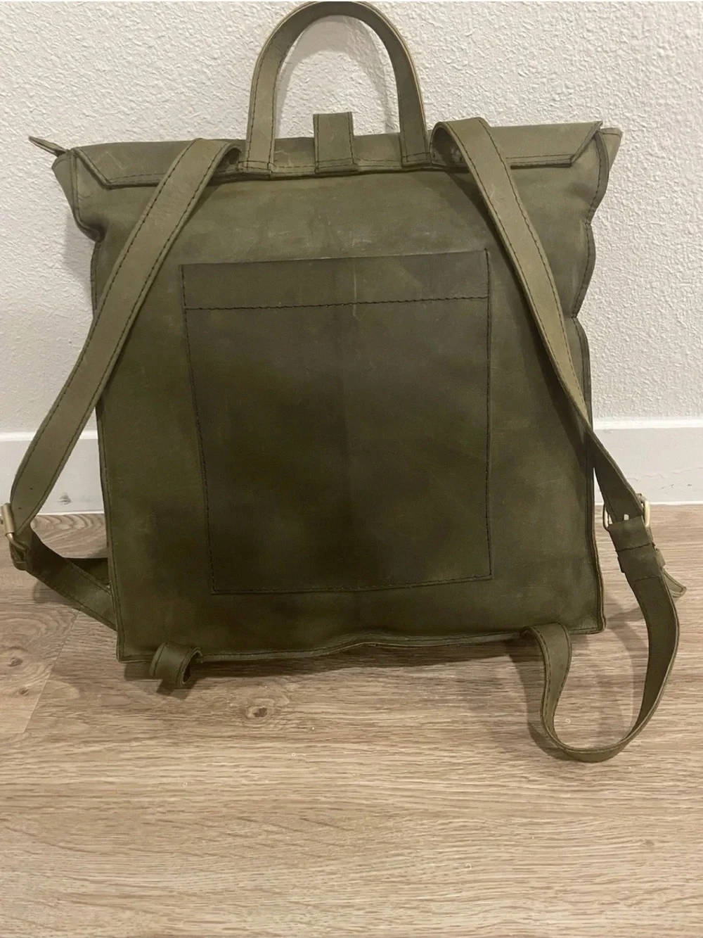 Raven+Lily Stylish Olive Green Men's leather Backpack with Front Pockets